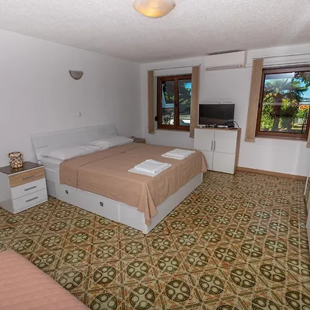 Pilas Apartment *