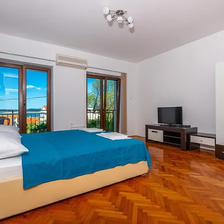Apartment Pilas *