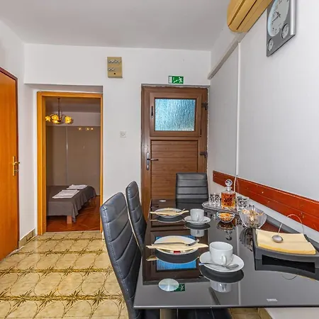 Apartment Pilas *
